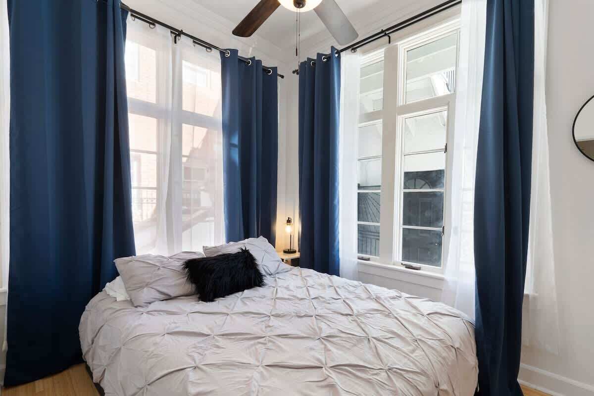 1 dormitorio, tabla de planchar con plancha, wifi y ropa de cama