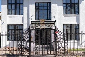 Exterior detail - Modern Apartment in the Heart of Phoenix (2) (Phoenix)