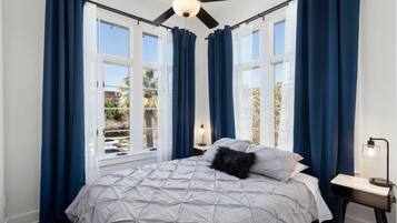 1 slaapkamer, een bureau, wifi, beddengoed