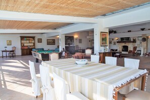 Outdoor dining - Villa Palmizi with private pool, 6 bedrooms, 8 bathrooms in the heart of Salento (Ruffano)