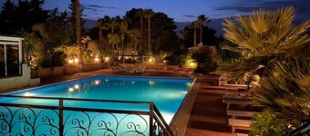 Villa Palmizi with private pool, 6 bedrooms, 8 bathrooms in the heart of Salento