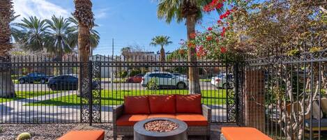 المنطقة المحيطة بالمنشأة