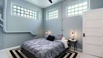 1 bedroom, desk, WiFi, bed sheets