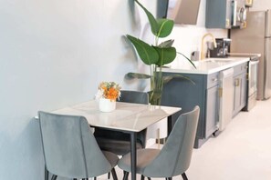 Dining - Modern Apartment in the Heart of Phoenix (10) (Phoenix)