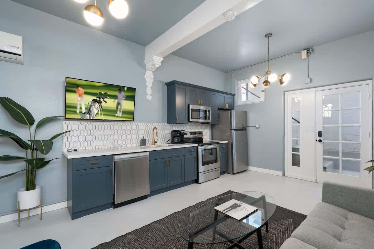 TV, fireplace, offices