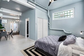 1 quarto, escrivaninha, Wi-Fi, roupa de cama