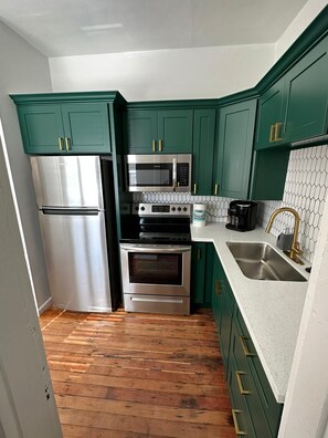 Coffee/tea maker, fridge, microwave, cookware/dishes/utensils
