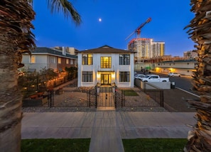 Exterior - Historic Roosevelt Row Apt Near Dining & (Phoenix)