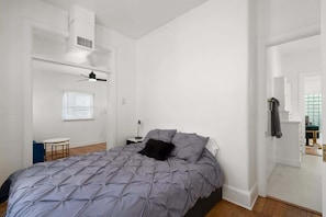1 Schlafzimmer, Schreibtisch, WLAN, Bettwäsche