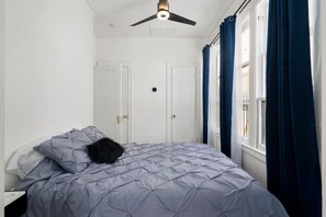 1 室のベッドルーム、デスク、WiFi、ベッドシーツ