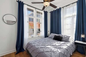 1 bedroom, desk, WiFi, bed sheets - Modern Apartment in the Heart of Phoenix (8) (Phoenix)