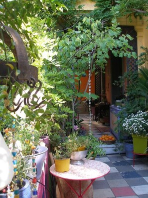 1 bedroom - Living Like in a Cottage in the Center of Athens (Athens)