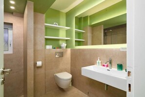 Apartment | 2 bedrooms, desk
