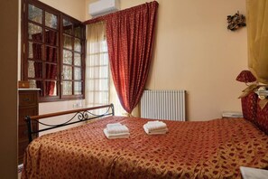 Apartment | 3 bedrooms - Spacious Central Apartment w h Free Parking Spaces (Athens)