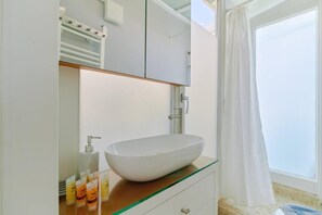 Apartment | 1 bedroom, desk