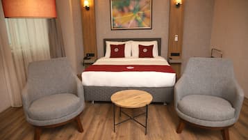 Habitación superior | 1 dormitorio, minibar (con algunos artículos gratuitos), escritorio