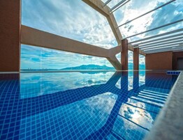 Kolam renang terbuka 