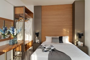 2 bedrooms, in-room safe, iron/ironing board, WiFi
