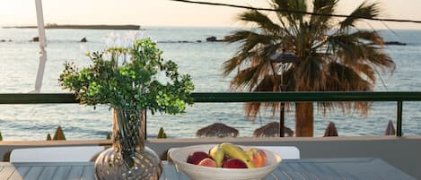 تناول الطعام بالخارج