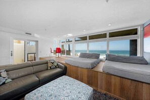 TV - La Jolla Ocean Front Escape (San Diego)