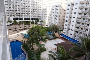 Pool - Nice comfy and spacious vacation condo here at Shore Residences (Pasay)