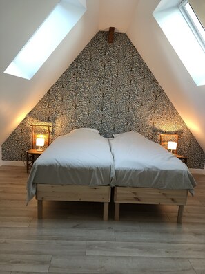 3 室のベッドルーム、アイロン / アイロン台、WiFi (無料)、ベッドシーツ