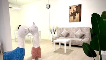 Appartement Classique, 3 chambres, vue ville | Coin séjour