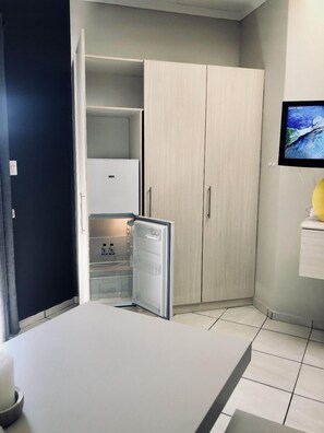 Family Studio Suite, 1 Bedroom | Living area | 32-inch Smart TV with digital channels, Netflix, streaming services - Koi Liv-Inn (Germiston)