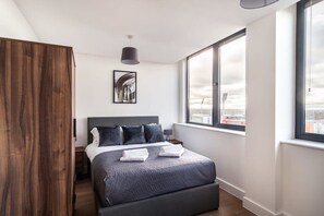 Desk, iron/ironing board, WiFi, bed sheets - Studio Stay Zeni in Alexandra Rise Manchester (Manchester)