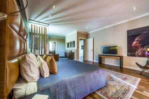 6 bedrooms, iron/ironing board, WiFi, bed sheets
