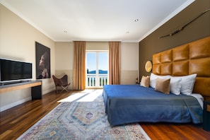6 bedrooms, iron/ironing board, WiFi, bed sheets