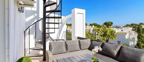 屋外ダイニングエリア