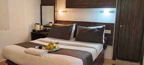 Business Room | Free WiFi - Hotel Ur (Prayagraj)