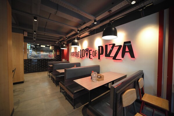 Restaurant - Hotel Ur (Prayagraj)