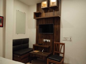 Business Room | Free WiFi - Hotel Ur (Prayagraj)