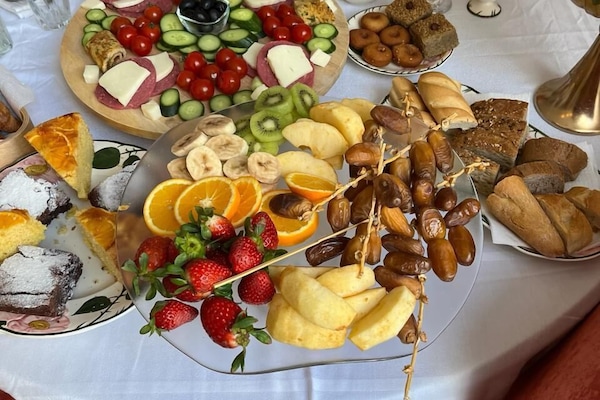 Déjeuner complet gratuit tous les jours