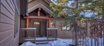 Book a Summer Getaway Today! Ski Accessible Home with Private Hot Tub