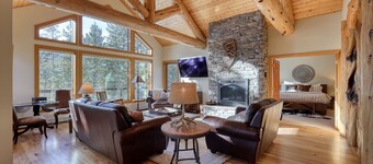 Book a Winter Getaway Today! Ski Accessible Home with Private Hot Tub