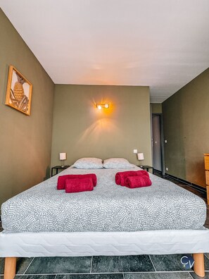 4 bedrooms, WiFi, bed sheets