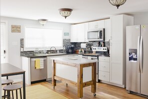 Fridge, microwave, oven, stovetop - Pet-Friendly 3BR | Family Comfort + Cozy Vibes (Alexander City)