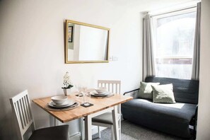 Dining - £ - City Centre - Duke Street Studio ~ 5* Location (Liverpool)