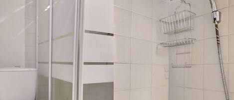 Regadera, secadora de cabello, toallas, papel de baño