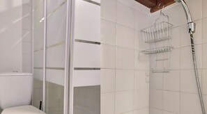 Shower, hair dryer, towels, toilet paper