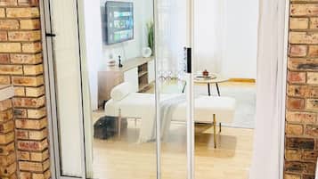4 chambres, coffres-forts dans les chambres, fer et planche Ă repasser