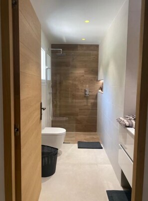 Toallas y papel de baño 