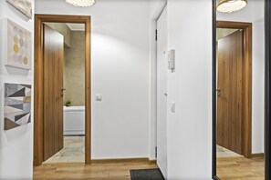 尊榮公寓 | 1 間臥室、獨特裝潢、布置獨特、書桌