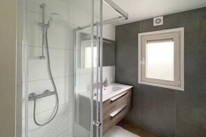 Shower, toilet paper - Marbrilliante, Prachtig Chalet met Ruime Tuin Voor 6 Personen (Noordwijk)
