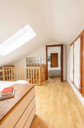 2 bedrooms, desk, iron/ironing board, travel crib - Luminous open space next to F1 Circuit, Monza Park, Milan and Como lake. (San Giorgio)