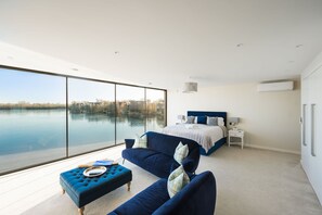 6 bedrooms, desk, iron/ironing board, free WiFi - Welcome to the epitome of lakeside luxury. (Cotswolds)