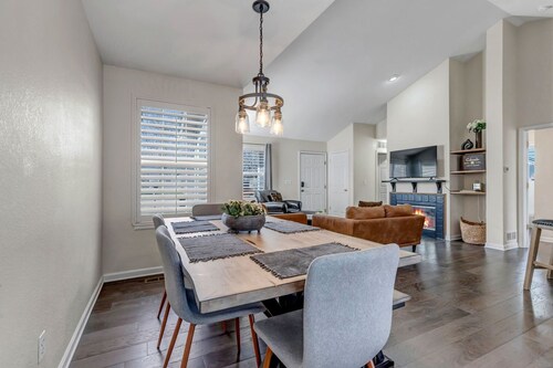 4 Bed | 3 Bath | Parking* Shuffleboard &more